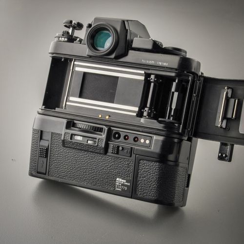 Nikon F3 HP mit MD-4 und MF-6b (Zustand A-/AB)