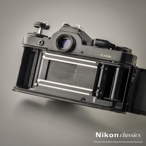 Nikon FE schwarz (Zustand AB)
