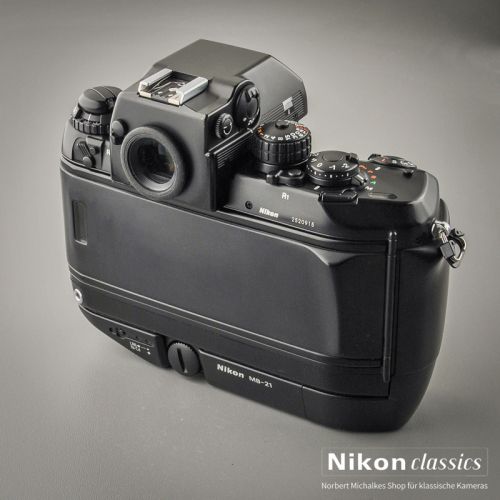 Nikon F4s mit MB-21 (Zustand A)