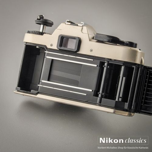 Nikon FE10 (Zustand A-/AB)