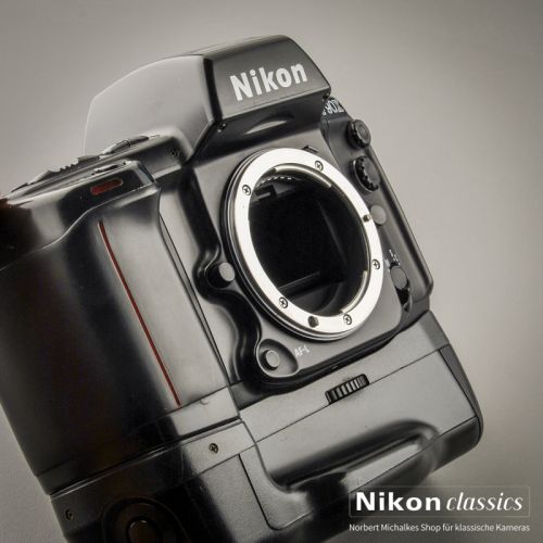 Nikon F90x with MB-10 (Condition A/A-)