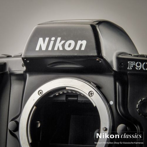 Nikon F90x with MB-10 (Condition A/A-)