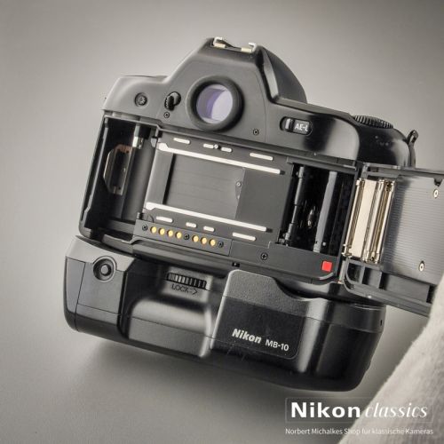 Nikon F90x with MB-10 (Condition A/A-)
