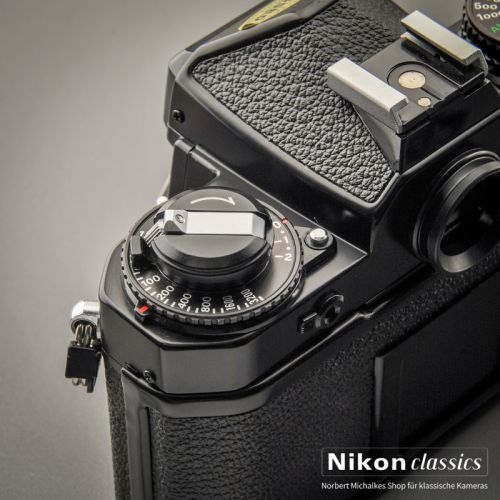 Nikon FE schwarz (Zustand A/A-)