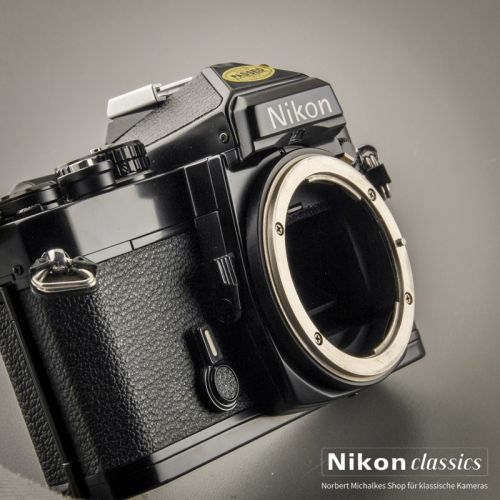 Nikon FE schwarz (Zustand A/A-)