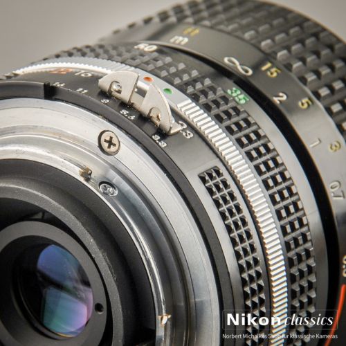 Nikon Zoom-Nikkor 35-70/3,3-4,5 AIS (Zustand A)