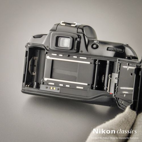 Nikon F60D with Nikkor 28-80/3,3-5,6 G