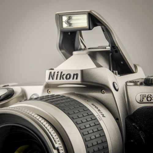 Nikon F65 mit AF Nikkor 28-80G