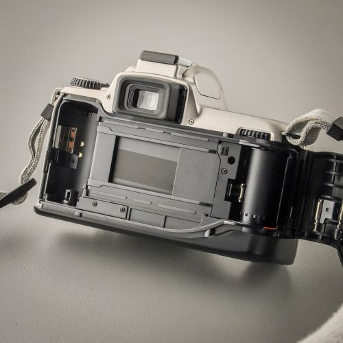 Nikon F65 mit AF Nikkor 28-80G