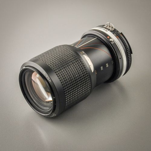 Preview: Nikon Zoom-Nikkor 35-105/3,5-4,5 AIS Macro (Condition A-)