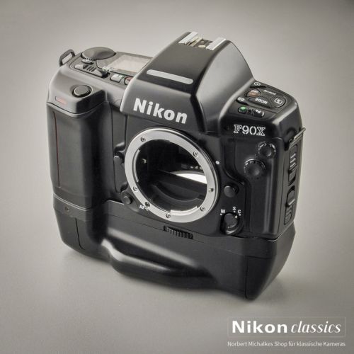 Nikon F90x mit MB-10 (Zustand A/A-)