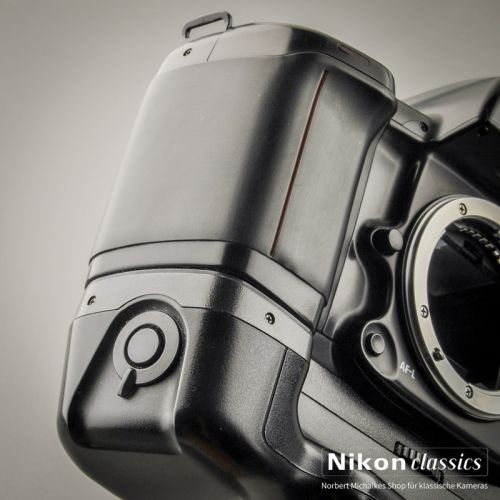 Nikon F90x mit MB-10 (Zustand A/A-)