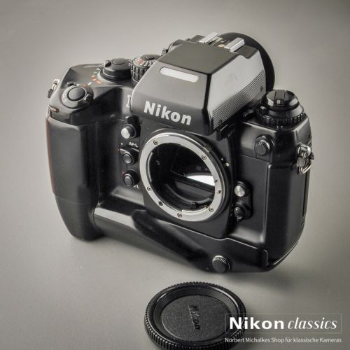 Nikon F4s mit MB-21