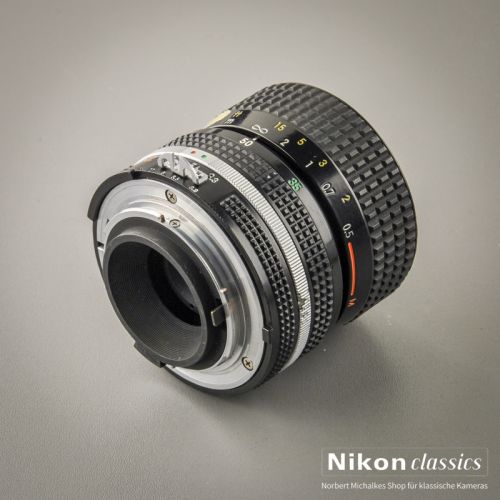 Preview: Nikon Zoom-Nikkor 35-70/3,3-4,5 AIS (Zustand A-)