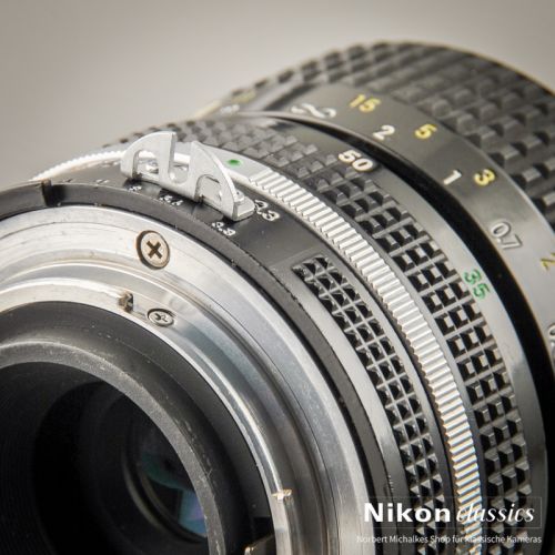 Nikon Zoom-Nikkor 35-70/3,3-4,5 AIS (Zustand A-)