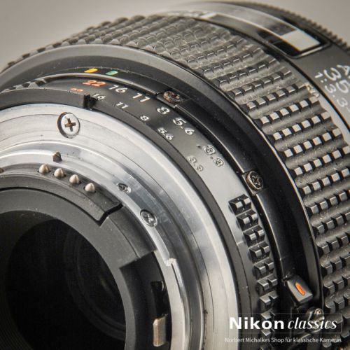 Nikon AF Zoom-Nikkor 35-70/3,3-4,5 (Zustand A-)