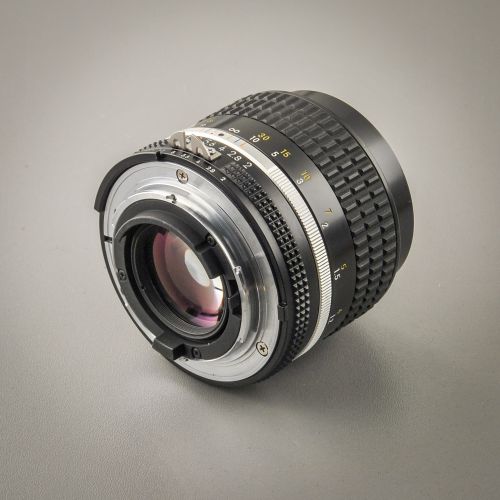 Preview: Nikon Nikkor 85/2,0 AIS  (Zustand A)