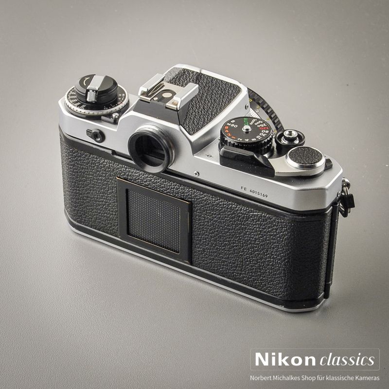 Nikon FE mit Nikon 50/1,8 Starter-Set