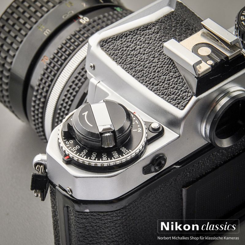 Nikon FE mit Zoom-Nikkor 35-70/3,3-4,5 Starter-Set