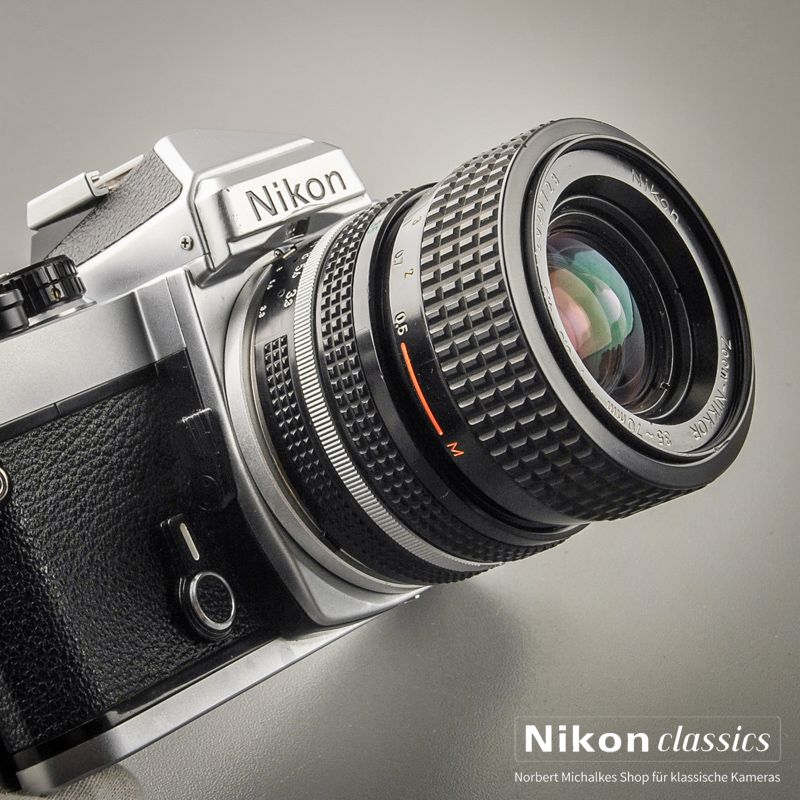 Nikon FE mit Zoom-Nikkor 35-70/3,3-4,5 Starter-Set
