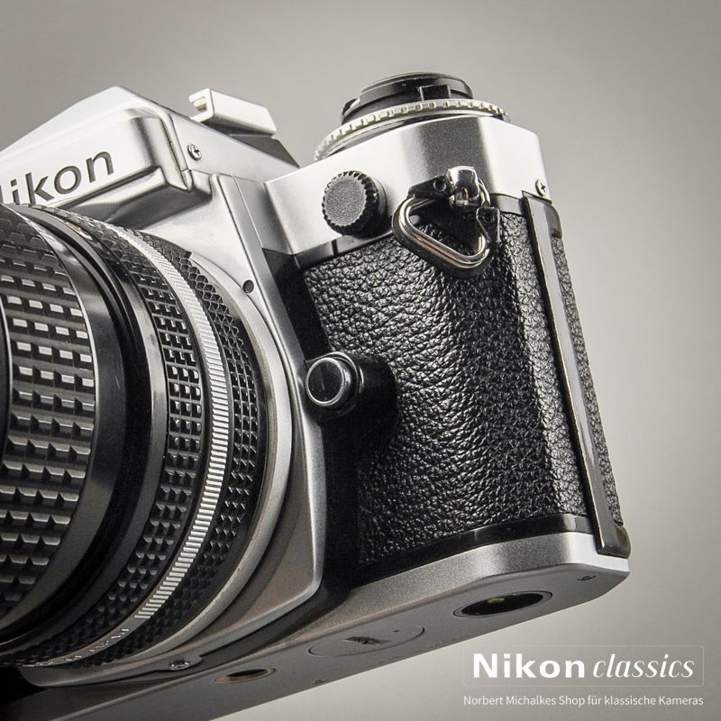 Nikon FE mit Zoom-Nikkor 35-70/3,3-4,5 Starter-Set