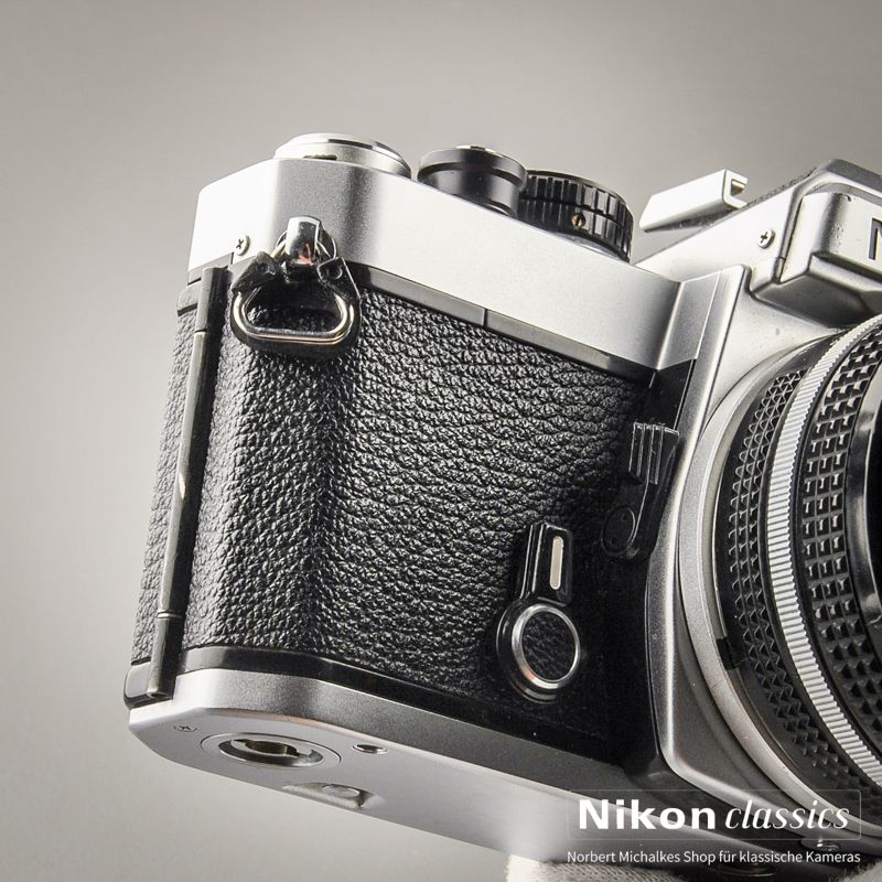 Nikon FE mit Zoom-Nikkor 35-70/3,3-4,5 Starter-Set