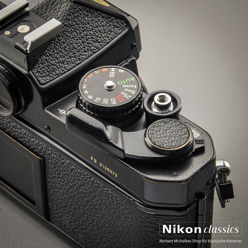 Nikon FE schwarz (Zustand A-/AB)