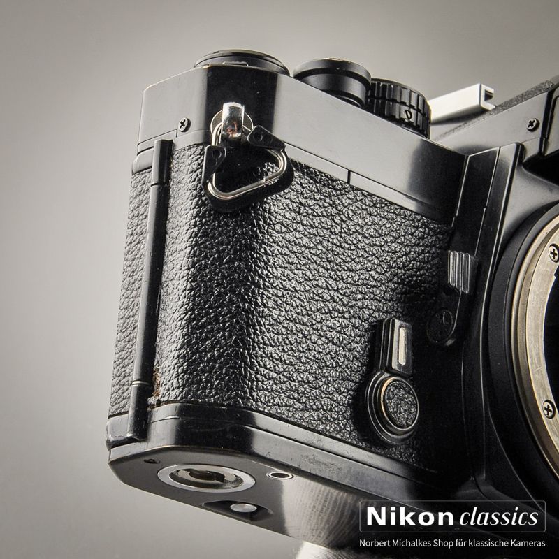 Nikon FE schwarz (Zustand A-/AB)