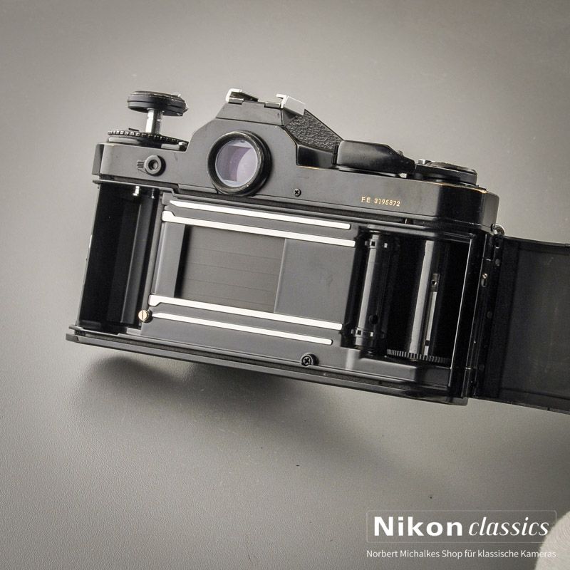 Nikon FE schwarz (Zustand A-/AB)