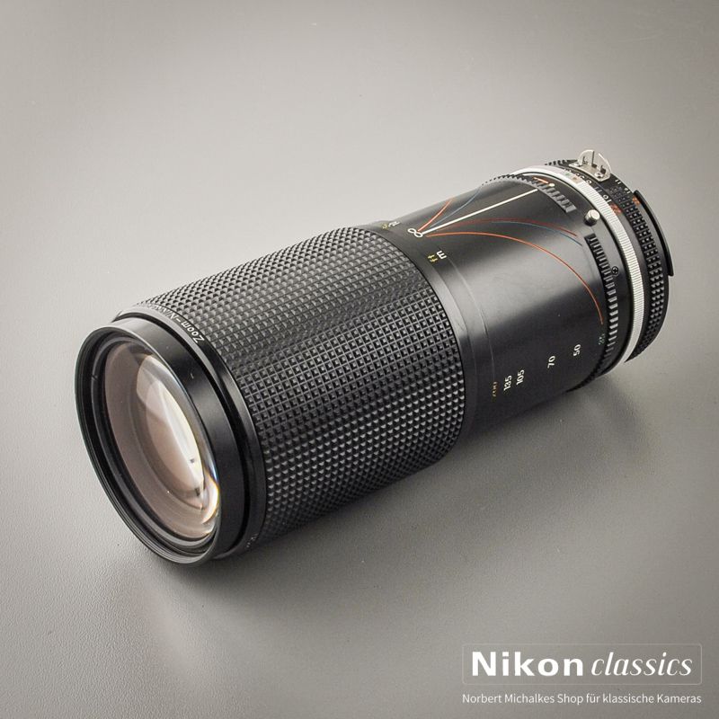 Nikon Zoom-Nikkor 35-200/3,5-4,5 AIS Macro (Condition A)