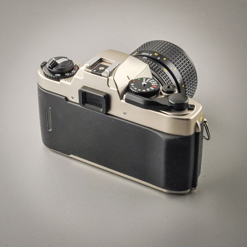 Nikon FE10 mit Nikon Zoom 35-70/3,5-4,8 AIS