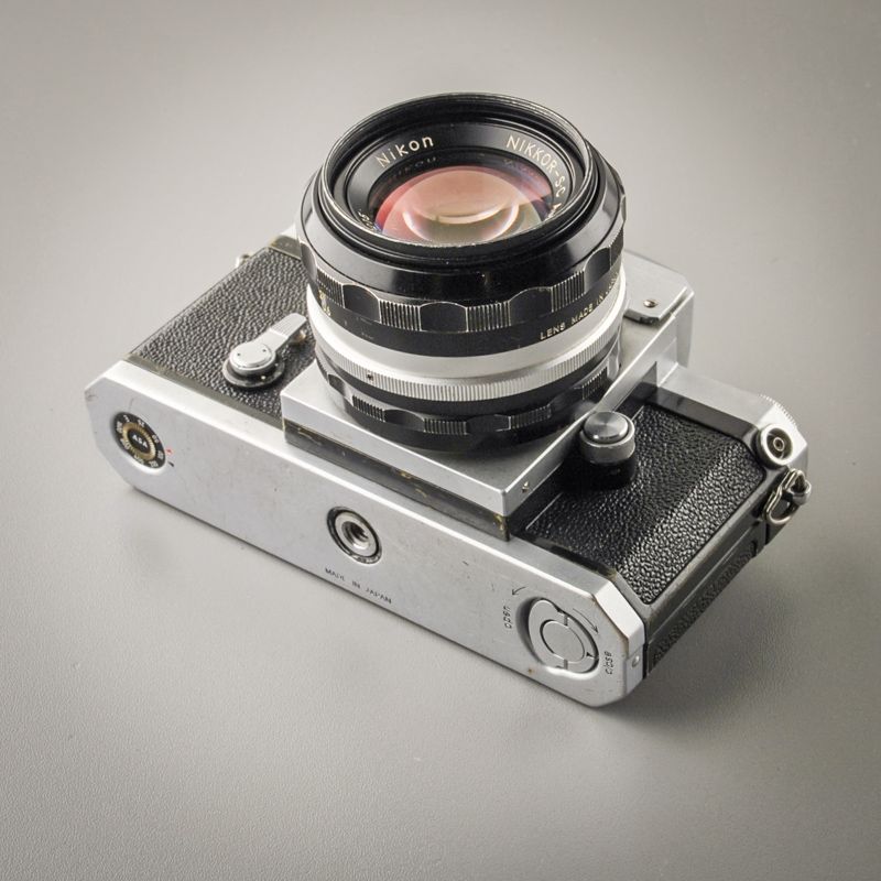 Nikon F "Eyelevel" mit Nikkor-SC 50/1,4 (Zustand AB)