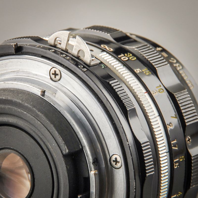 Nikon Nikkor-H 28/3,5 AI "Berg-und-Tal" (Zustand A-/AB)