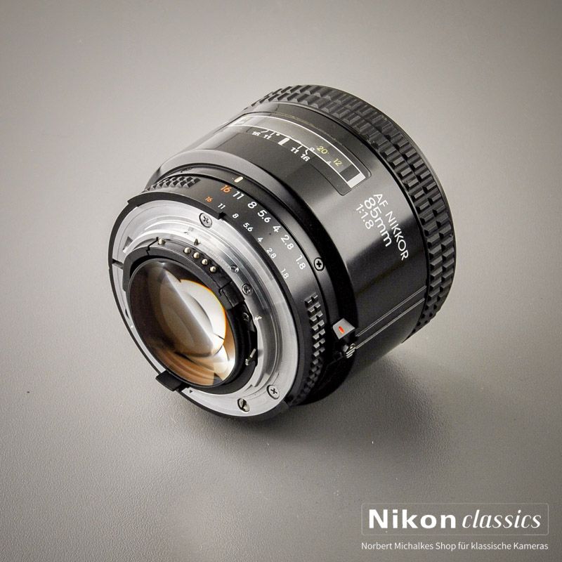 Nikon AF Nikkor 85/1,8 mit HN-23 (Zustand A) OVP