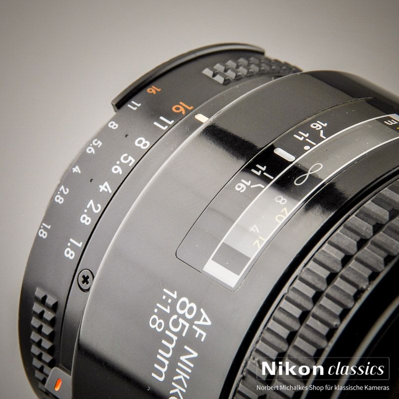 Nikon AF Nikkor 85/1,8 mit HN-23 (Zustand A) OVP
