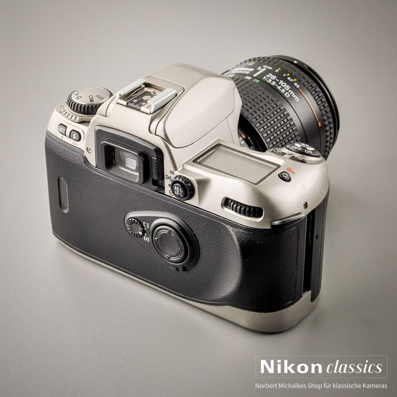 Nikon F80 mit AF-D-Nikkor 28-105 Special Set (Zustand A-) OVP