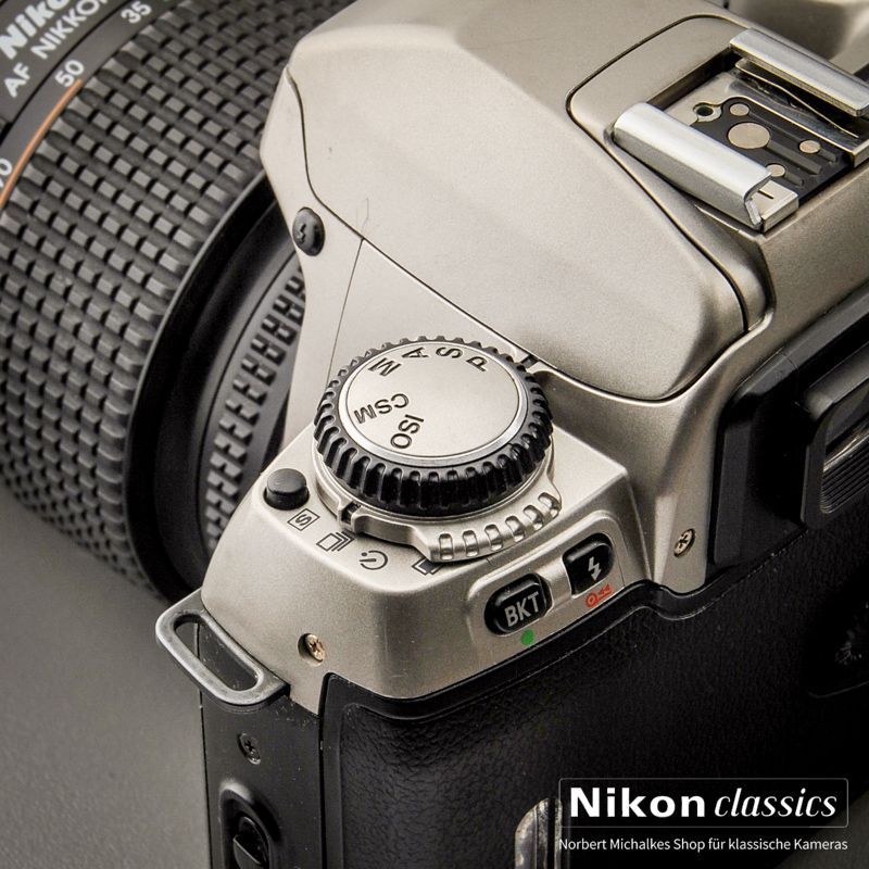 Nikon F80 mit AF-D-Nikkor 28-105 Special Set (Zustand A-) OVP