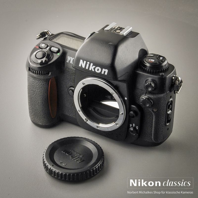 Nikon F100