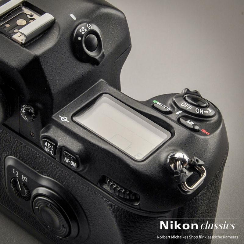 Nikon F100