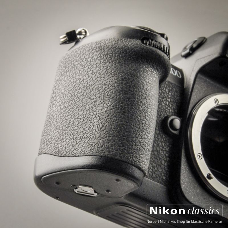 Nikon F100