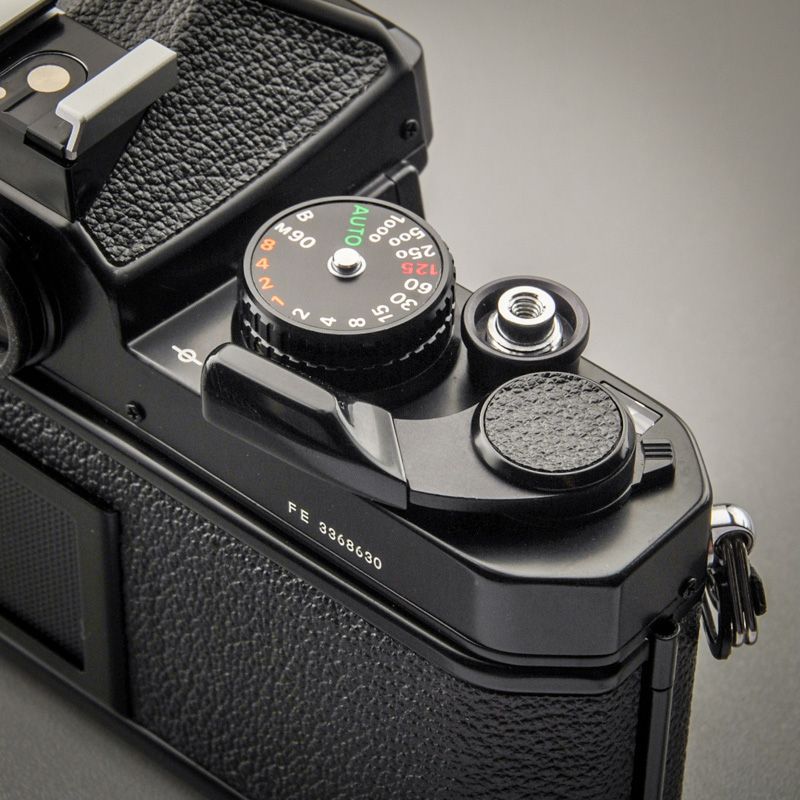 Nikon FE schwarz (Zustand A/A+) OVP