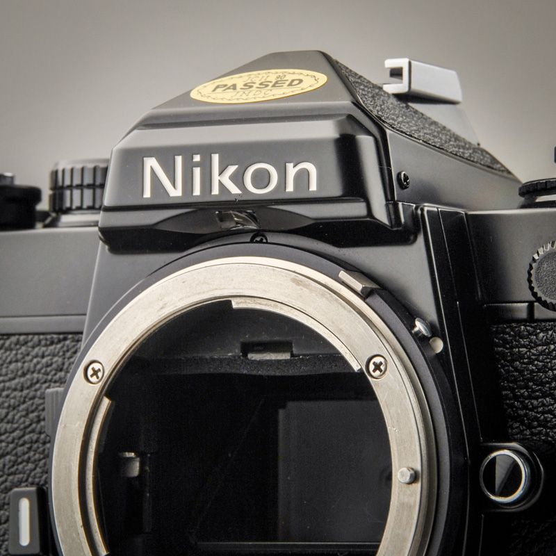 Nikon FE schwarz (Zustand A/A+) OVP