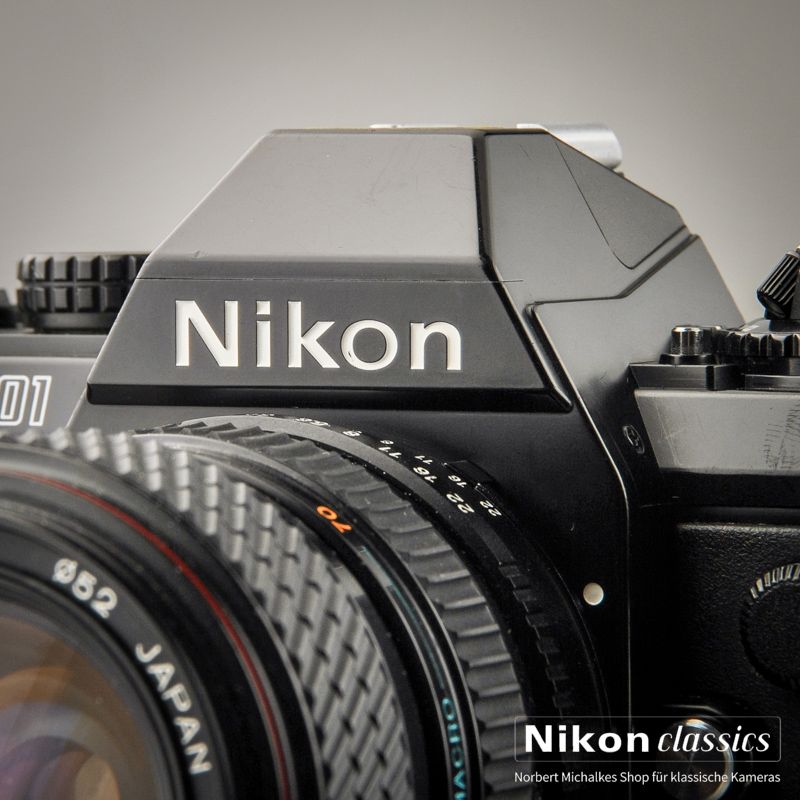 Nikon F301 with Zoom 28-70