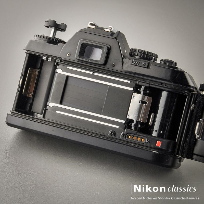 Nikon F301 with Zoom 28-70