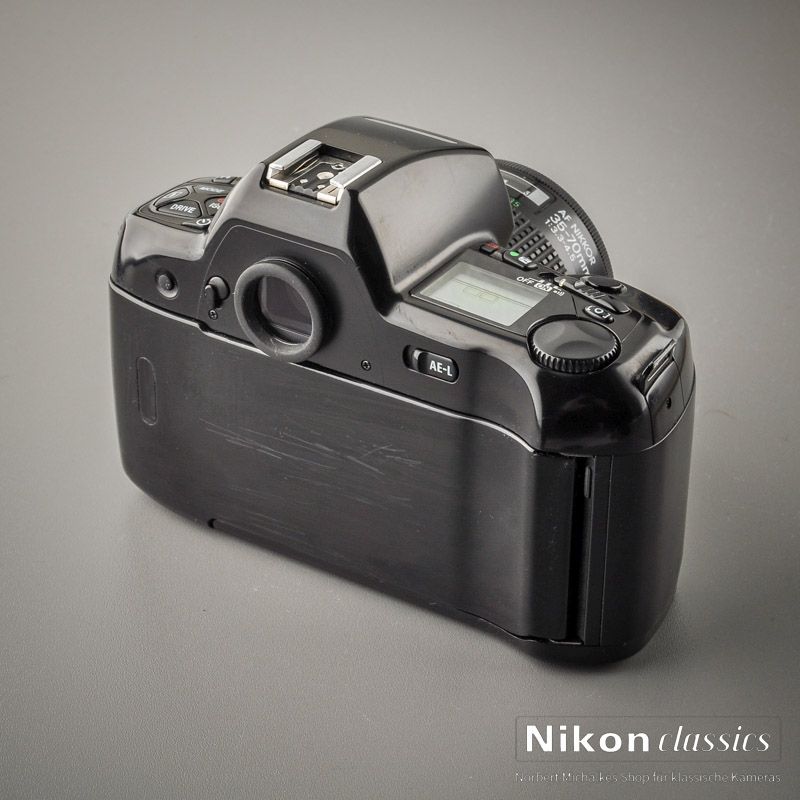 Nikon F90 mit AF-Nikkor 35-70 (Zustand A-)