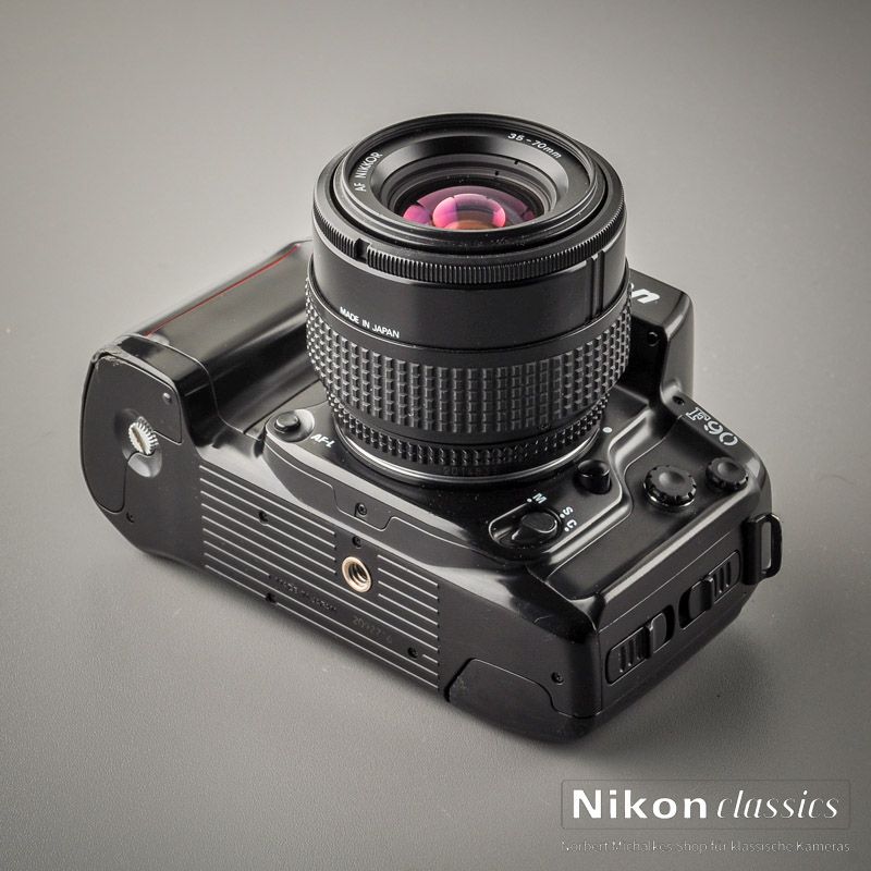 Nikon F90 mit AF-Nikkor 35-70 (Zustand A-)