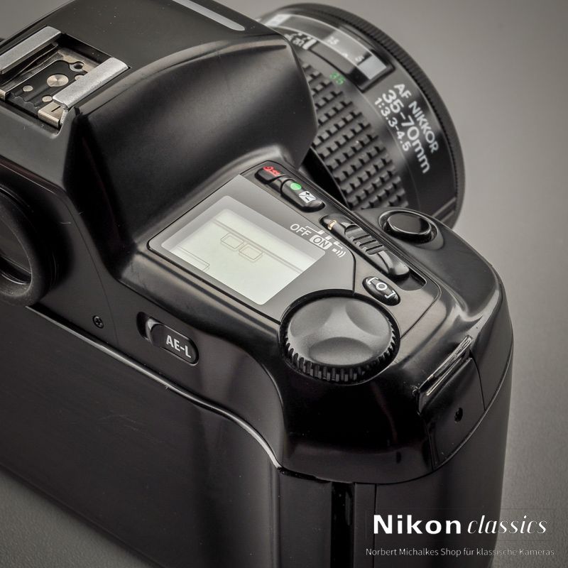 Nikon F90 mit AF-Nikkor 35-70 (Zustand A-)