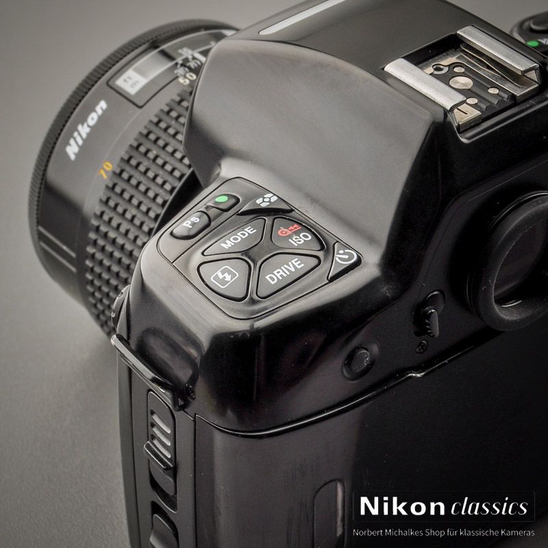 Nikon F90 mit AF-Nikkor 35-70 (Zustand A-)