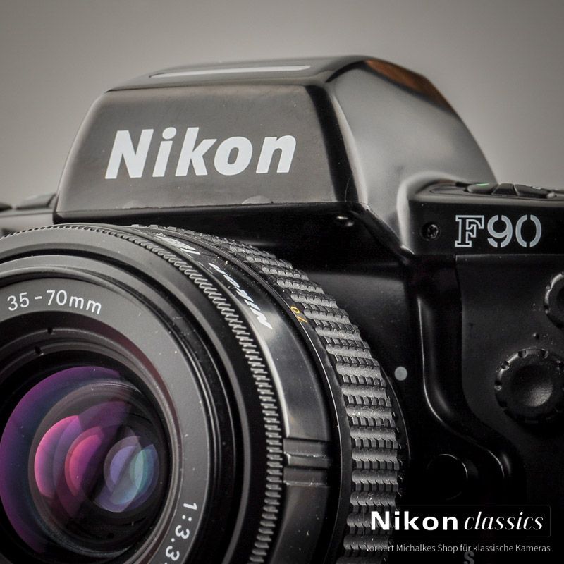 Nikon F90 mit AF-Nikkor 35-70 (Zustand A-)