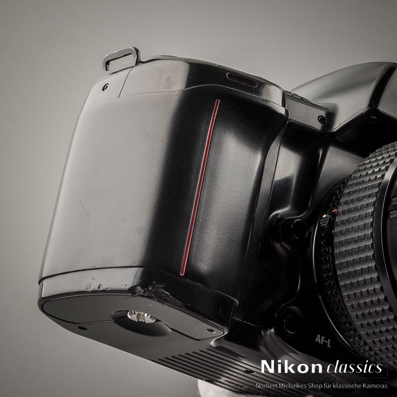 Nikon F90 mit AF-Nikkor 35-70 (Zustand A-)